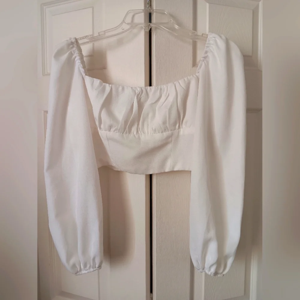 Princess Polly Ariah White Long Sleeve Crop Top. Size 6.